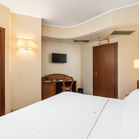 Welcome Hotel Legnano Exterior foto